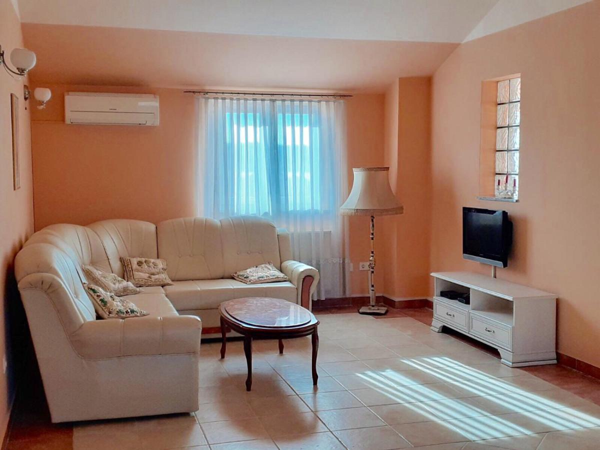 Apartments Coral, Klimno, Island Krk Exterior photo